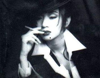 韩国女明星抽烟照,时尚背后隐藏的争议瞬间